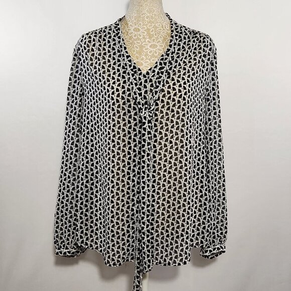 Chico's SZ 1/8-10 Black White Sheer Geo Long Sleeve Tie Collar Button Up Top - Picture 1 of 15